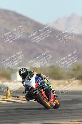 media/Oct-30-2025-Racers Edge (Thu) [[dabbdaf680]]/3-B Group/Session 2 (Turn 14)/